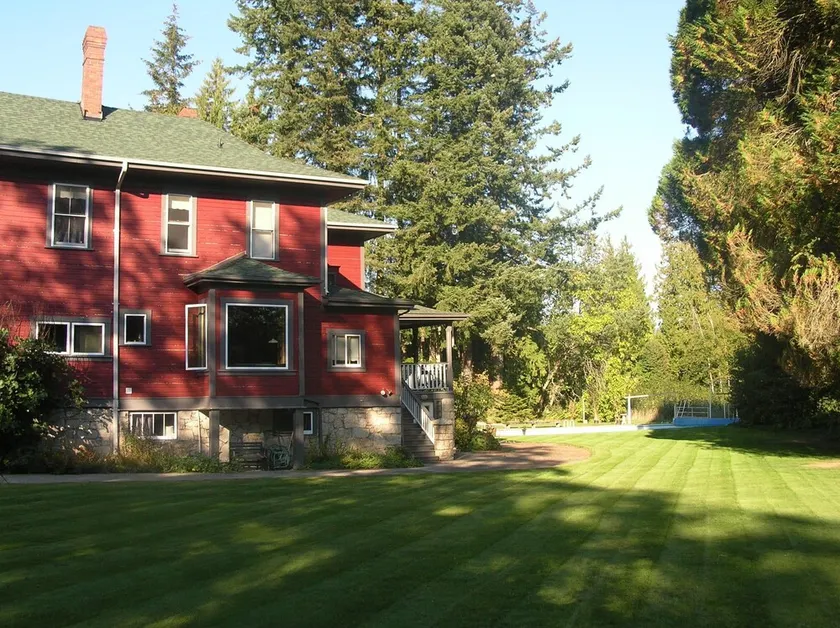 Sasquatch Crossing Eco Lodge - Image 1