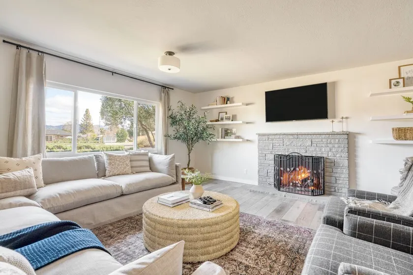 Carrillo by Avantstay Powerful Santa Rosa Getaway in Wine Country! - Image 1