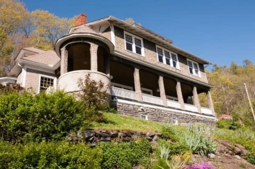 Marshall House Inn - Image 1