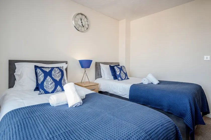 Captivating 3-bed Apartment in Grays - Image 1