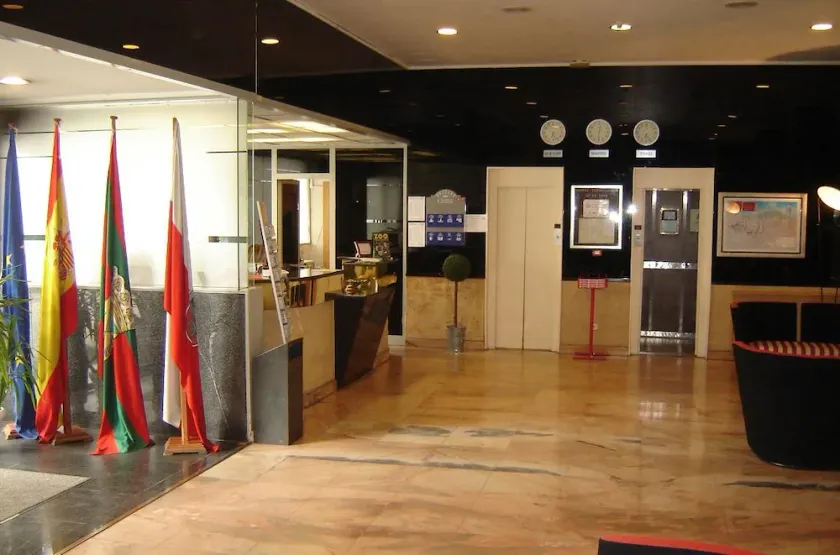 Hotel Faranda Express Torrelavega - Image 1