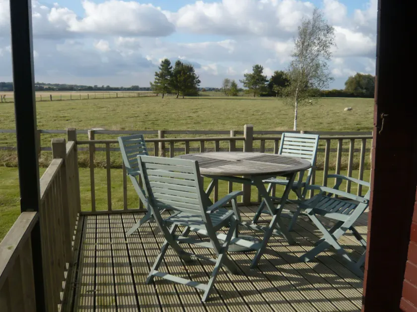 Cosy Pine Lodge With far Reaching Country Views and Large sun Deck - Image 1