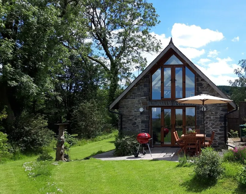 Nant yr Onnen B&B and Ysgubor Holiday Cottage - Image 1