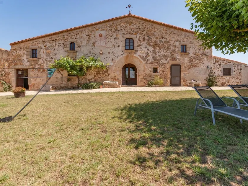 Catalan farmhouse with round pool in the middle of forest - Image 1
