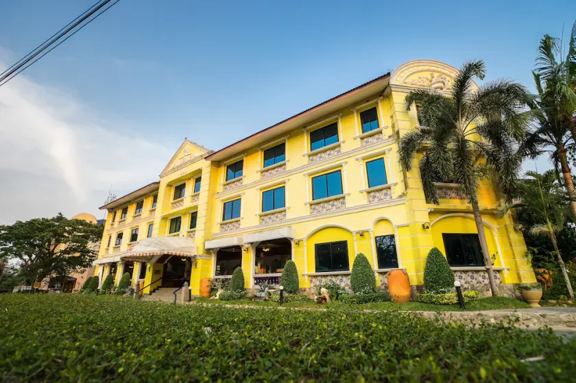 Horseshoe Point Resort & Country Club - Image 1
