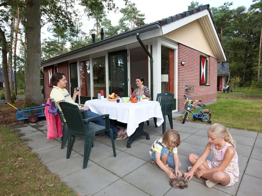 Detached Bungalow With Dishwasher, Next to a Nature Reserve - Image 1