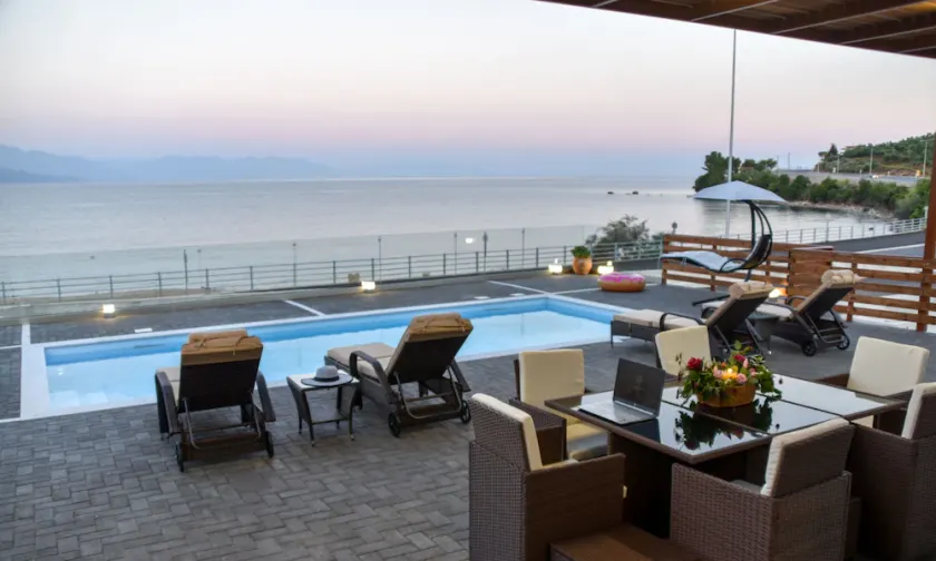 Aurora Luxury Retreat - Beachfront & Private Pool - Image 1