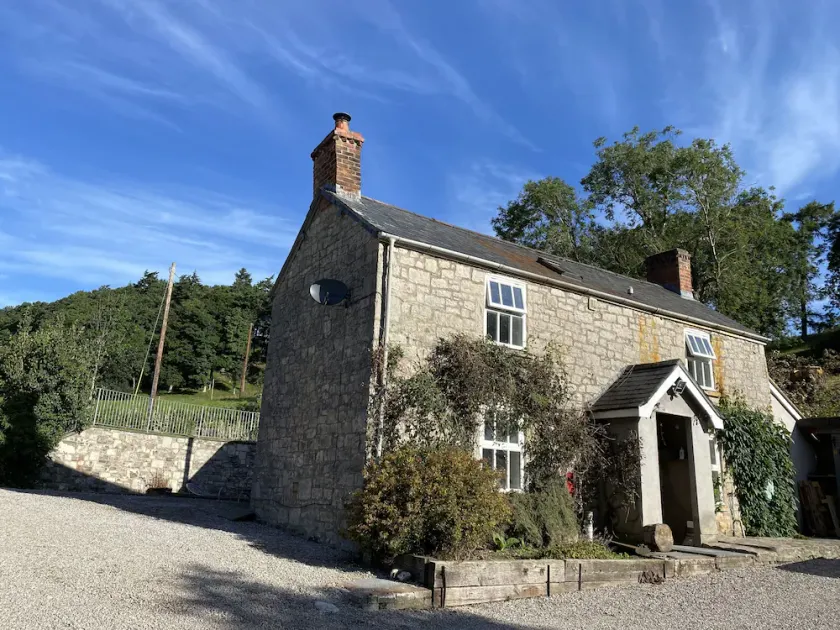Stunning 3-bed House in a Private Hidden Valley - Image 1