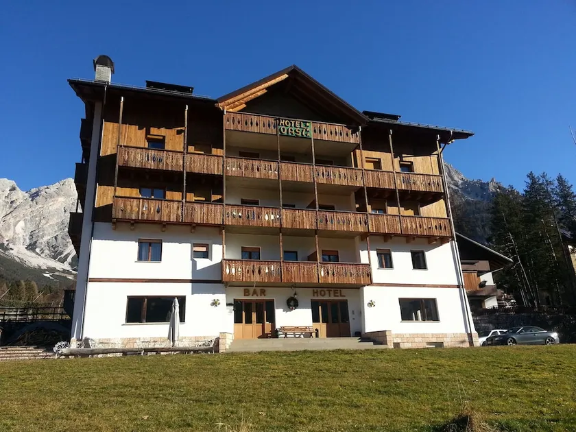 Hotel Oasi - Image 1