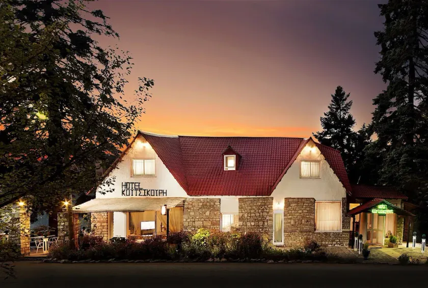 Koutsikouris Hotel - Image 1
