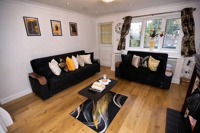 25 Mins to CL! London Amazing 2bedhome Sleeps 1-5 - Image 1