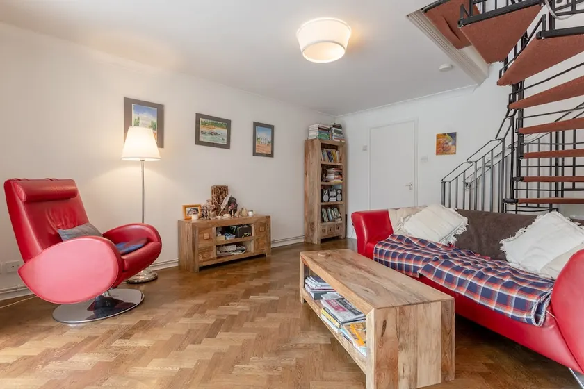 2 Bedroom House Near Canary Wharf - Image 1