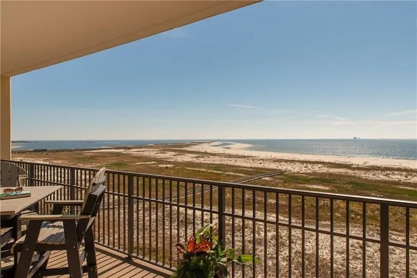 620 Holiday Isle 620 2 Bedroom Condo - Image 1