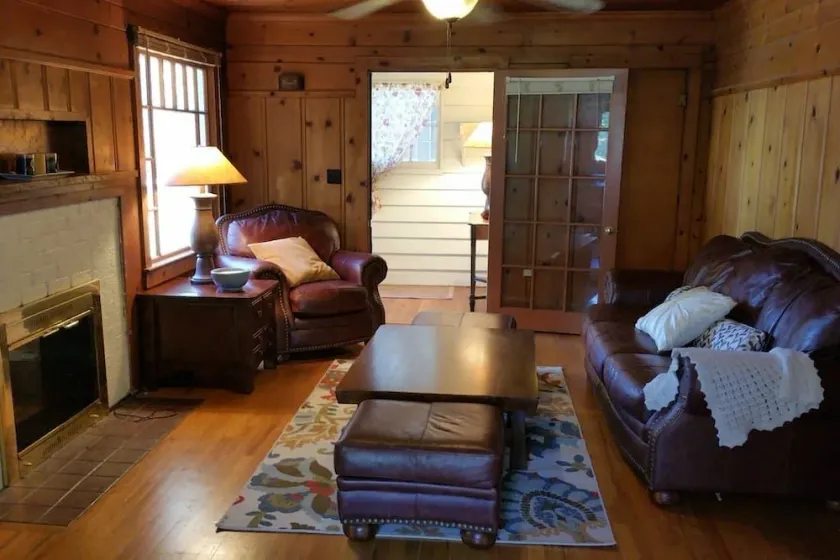 Historic Smarthouse Charming Comfy King - Image 1