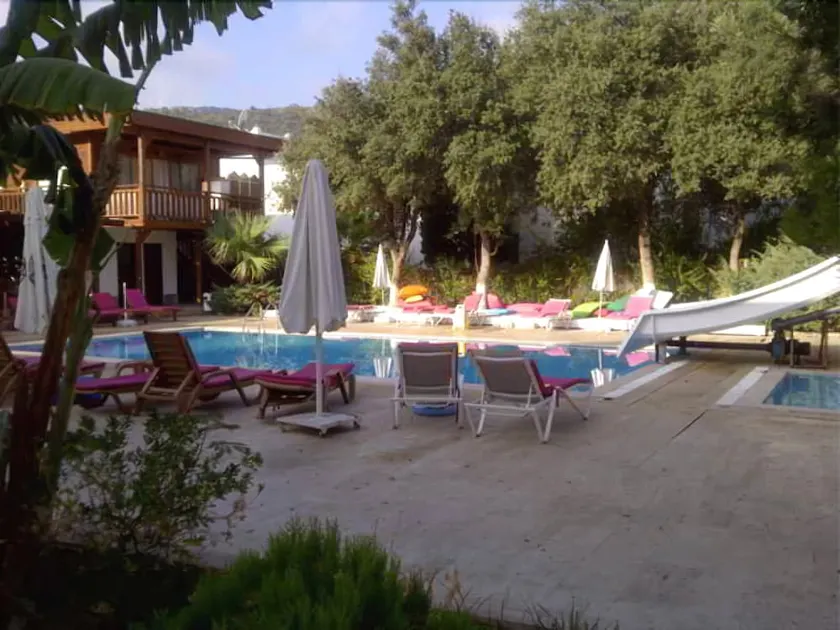 Artinus Hotel Torba - Image 1