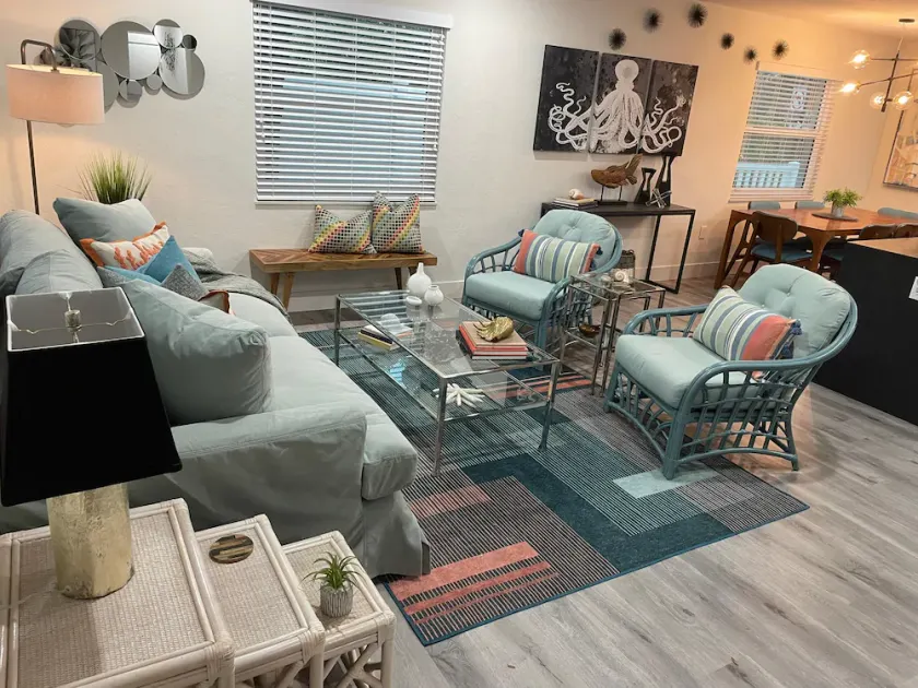 Pineapple Bungalow - Image 1