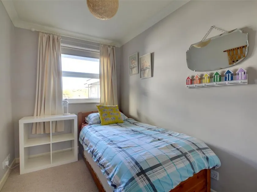 Beautiful Apartment With sea View and Balcony, Near Shops and Pubs - Image 1