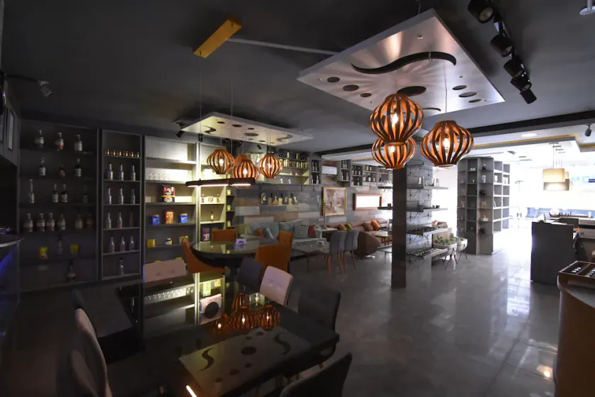 Crown Royal Hotel - Image 1
