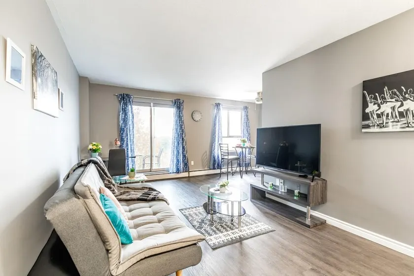 Cozy 1BR Apartment - Near DT Hamilton - Image 1