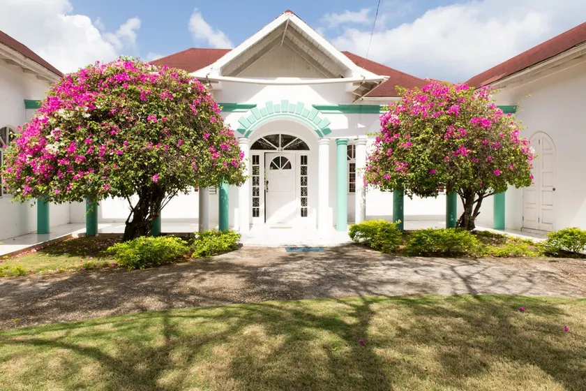 Diamond Villas And Suites - Image 1