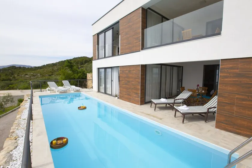 Royal Villa 2 - Image 1