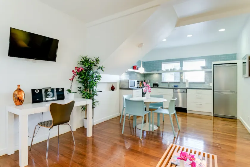 Venice Beach Vacation Condos - Image 1