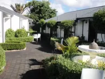 Epsom Motor Inn - Image 1