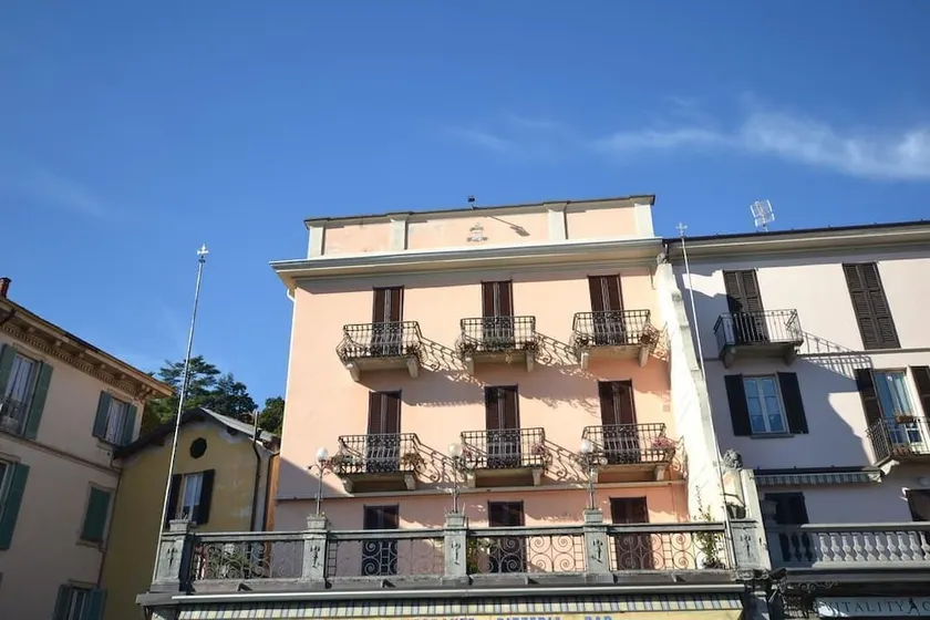 Rodrigo Lakeside Apartments - Image 1
