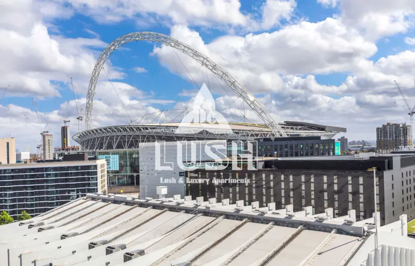 Lush Apartment - London Designer Outlet - Image 1