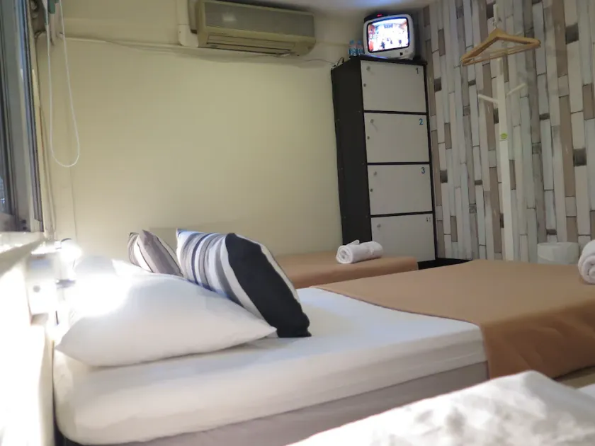 I-Sleep Silom Hostel - Image 1