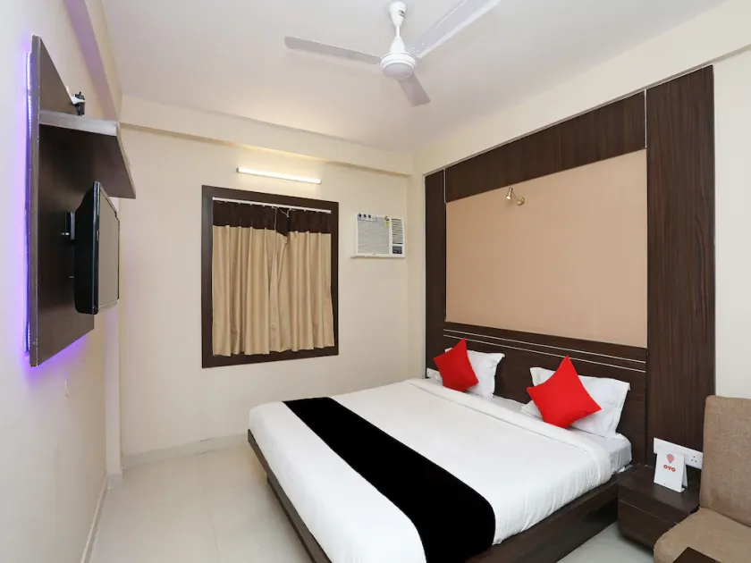 Hotel Globe International by OYO Rooms - Image 1