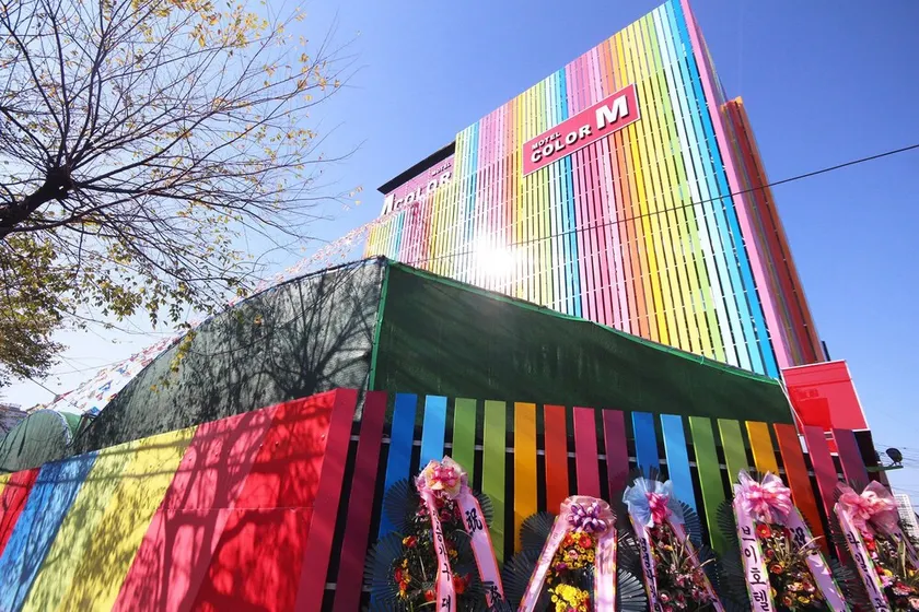 Color M Motel - Image 1
