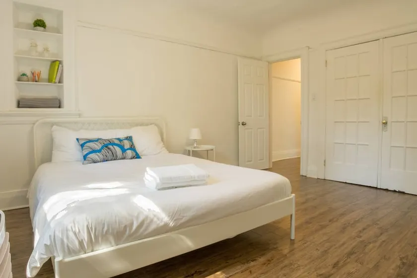 Bright Apartment Near St. Clair W Station - Image 1