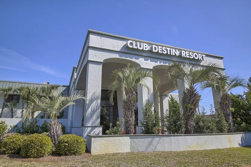 Club Destin Condos - Image 1
