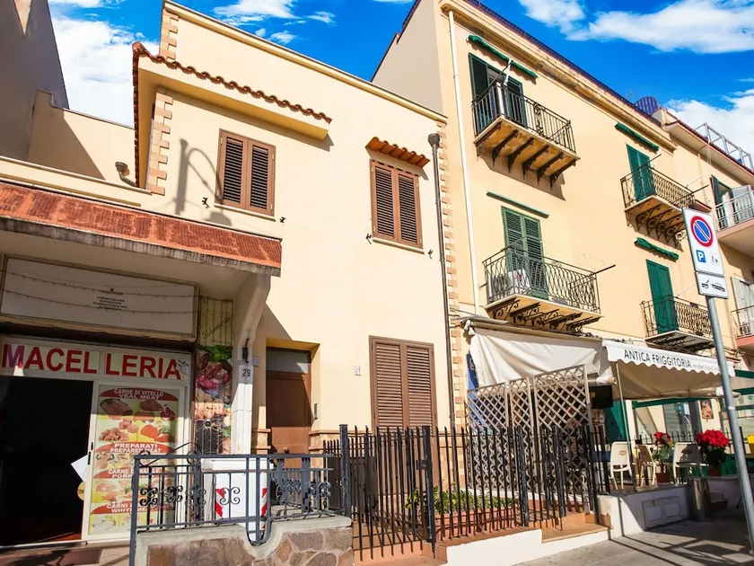 Cosy Apartment in Palermo With Patio - Image 1
