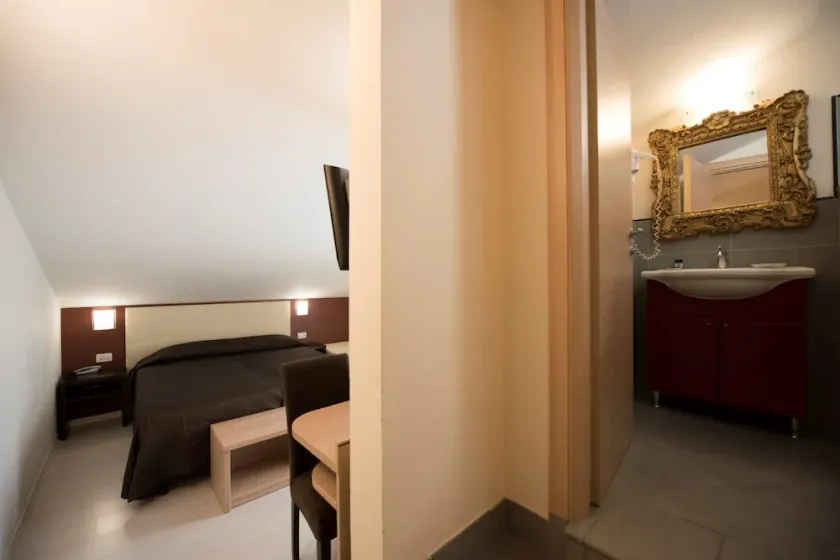 Hotel Monica - Image 1
