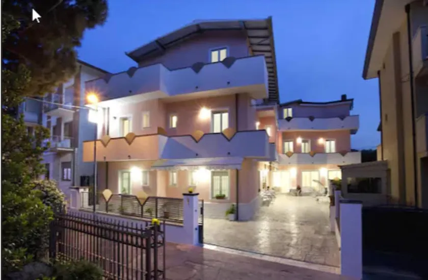 hotel villa cicchini - Image 1