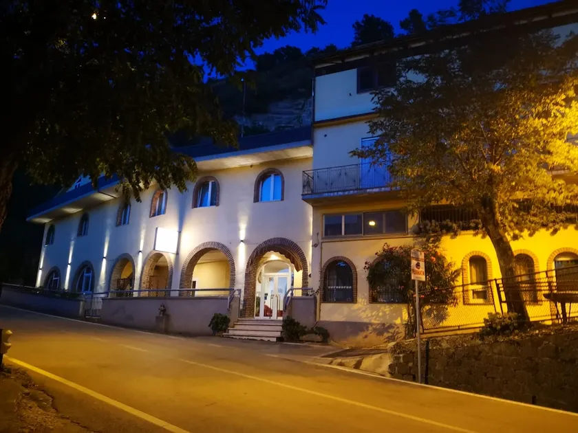 Farese Hotel - Image 1