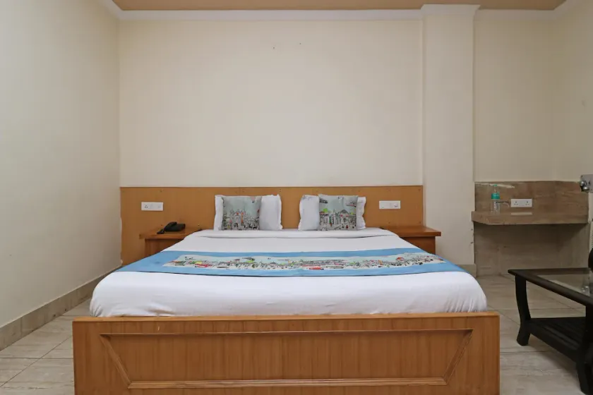 OYO Periwal Premium - Image 1