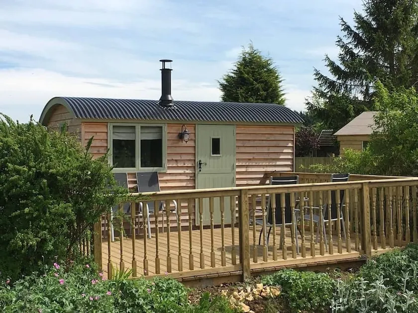Rose Shepherds Hut - Image 1