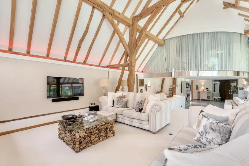 Luxury 3 Bedroom Barn Conversion - Canterbury - Image 1
