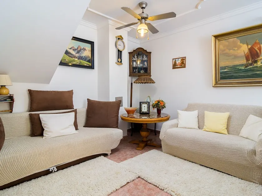 Aesthetic Holiday Home in Plano With Private Terrace - Image 1