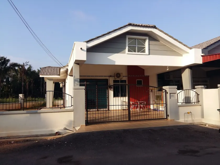 Samsiah Guest House - Image 1