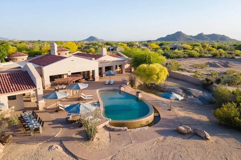 Bronco by Avantstay Incredible Views w/ Pool, Hot Tub, Outdoor Kitchen, Game Room & Movie Room! - Image 1