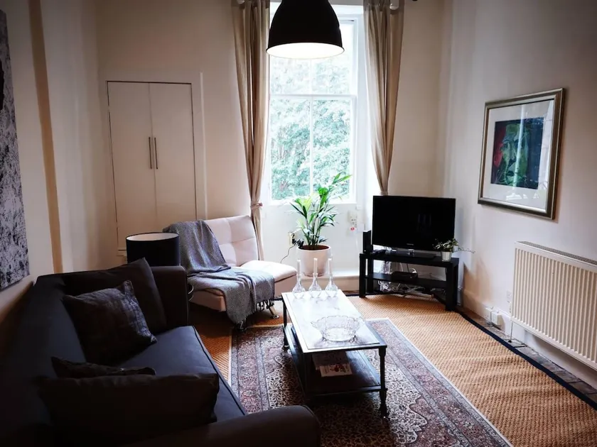 Central 1 Bedroom Flat - Image 1