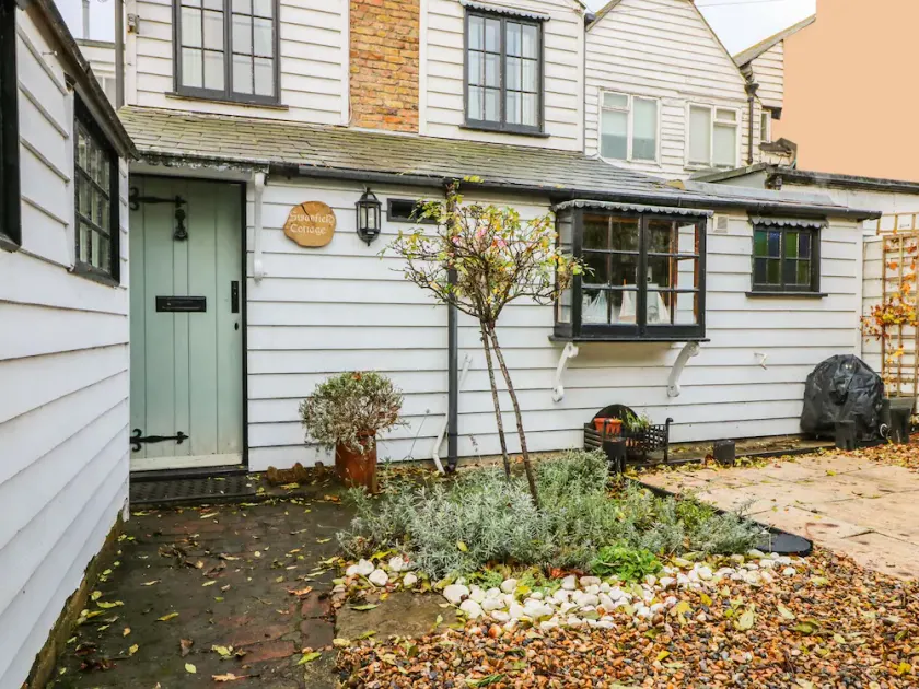 Swanfield Cottage - Image 1
