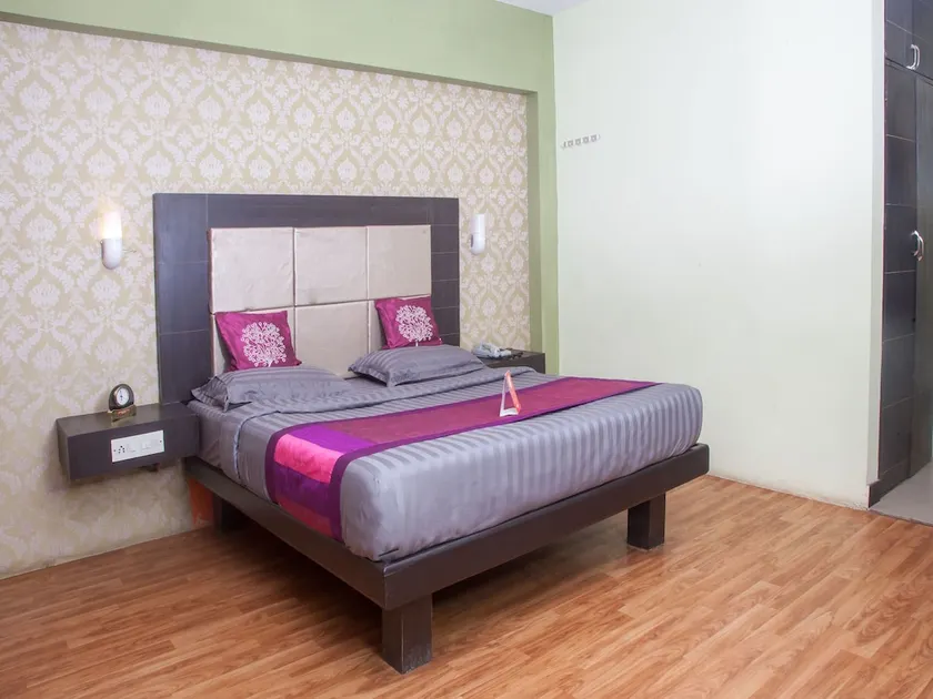 Hotel Nilgiris Inn - Image 1