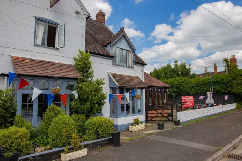 Queens Head - Image 1