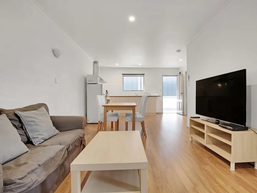 Adelaide Holiday Homes - Image 1