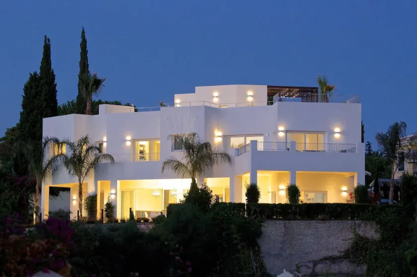 24550-EXQUISITE VILLA NEAR BEACH - HEATED POOL - Image 1